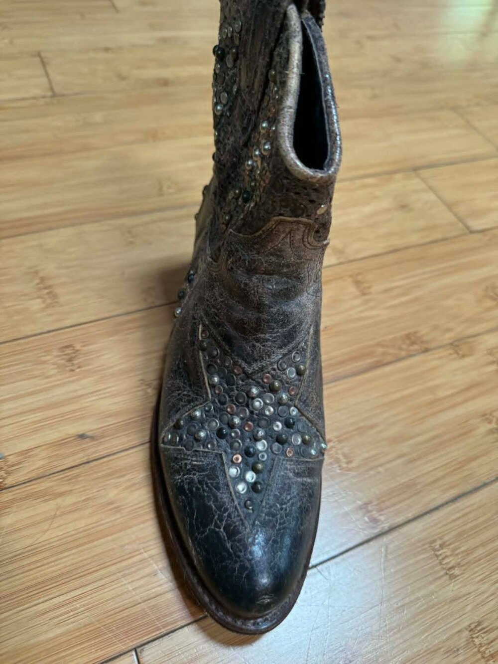Frye Deborah Star Studded bootie Size 8